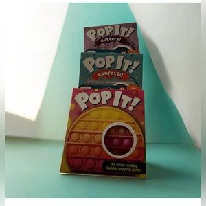 CHUCKLE & ROAR POP ITS